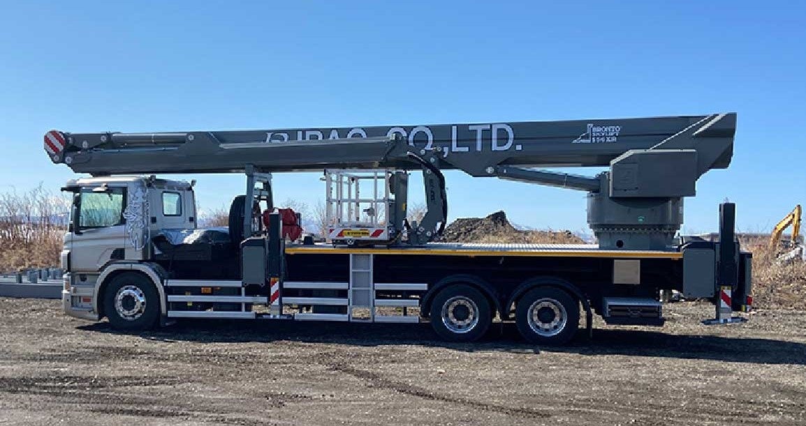 日本に数台しかない50m超の「高所作業車」