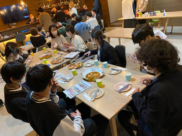 名刺交換の様子１