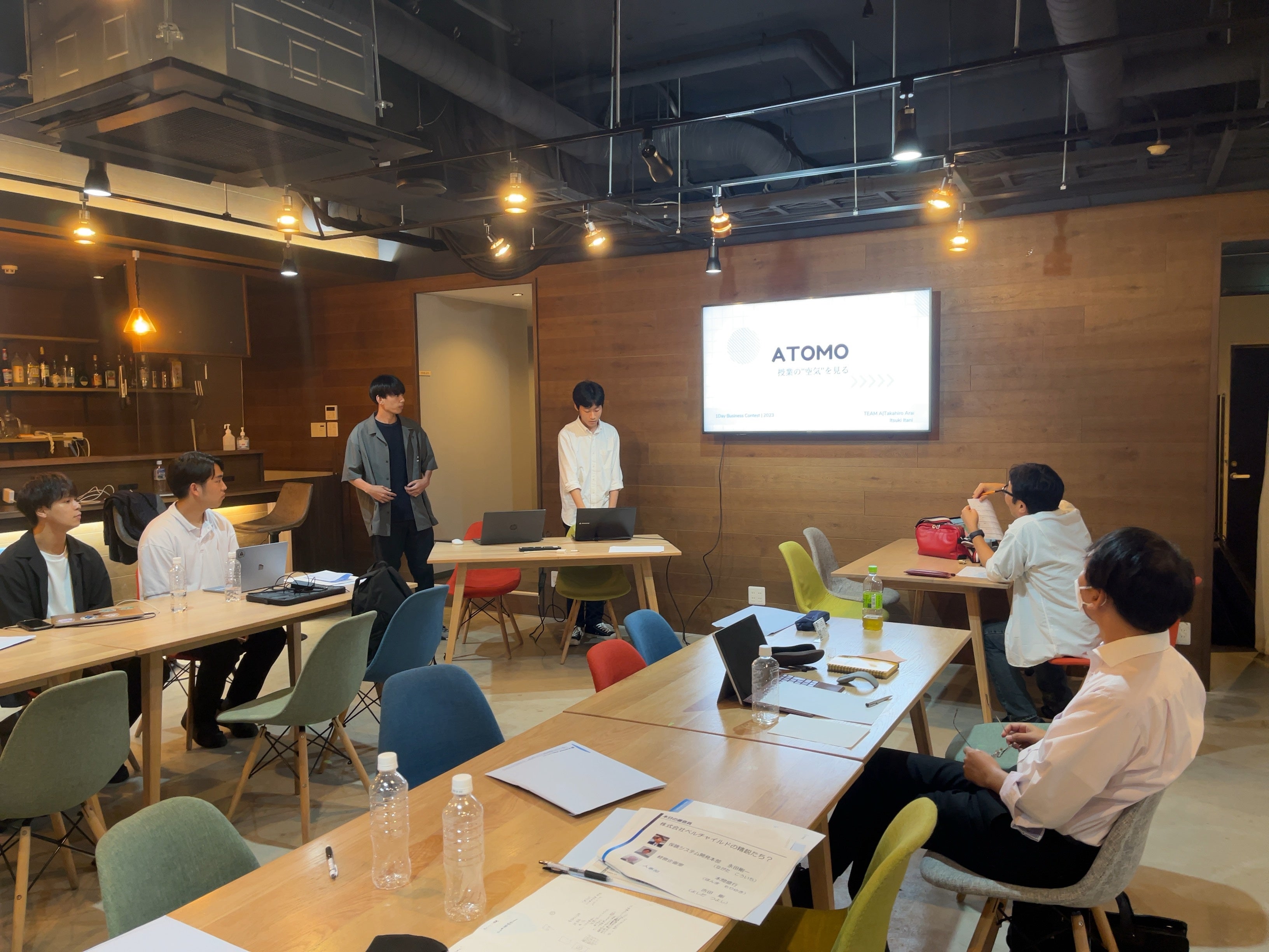 プレゼンを行う学生の様子