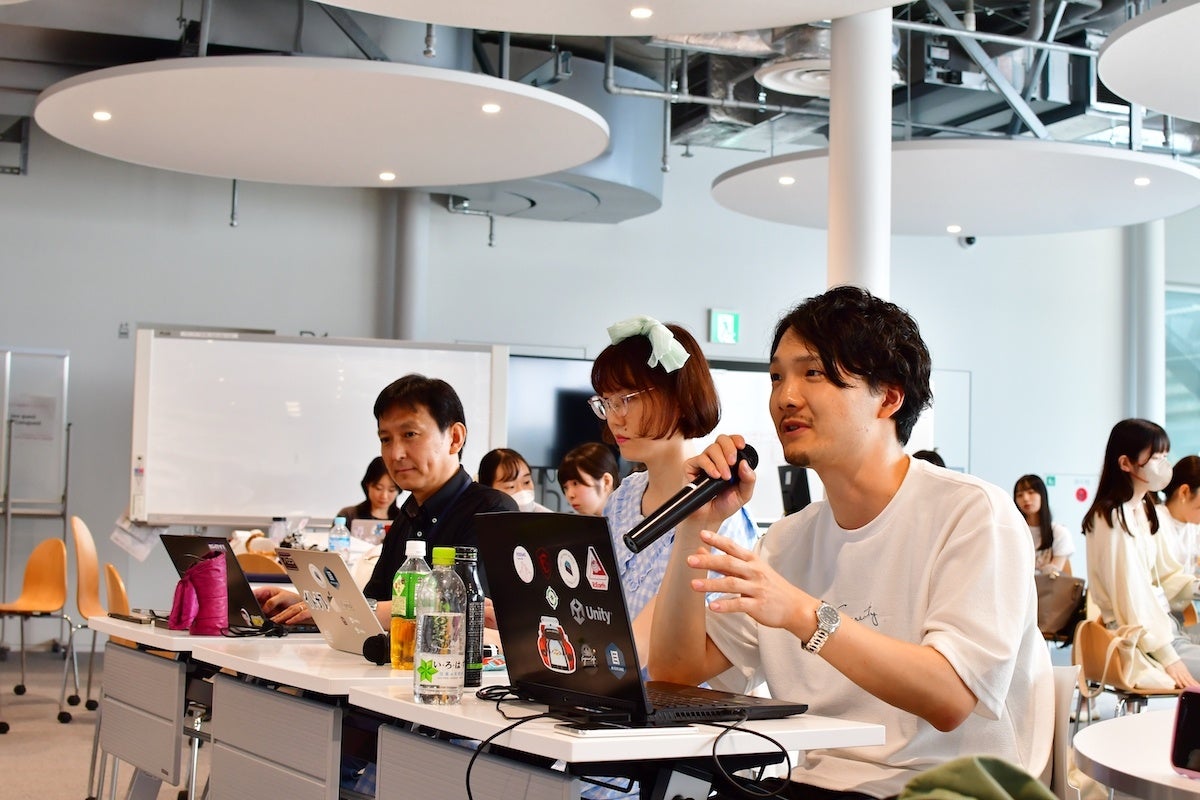 発表時には3名の審査員からの 質疑応答も行われました