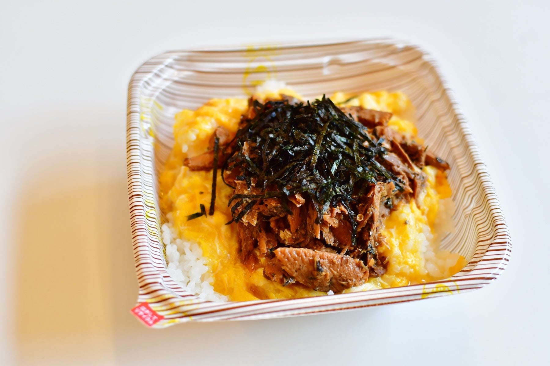 味付けした卵でとじた「さんまの蒲焼き丼」