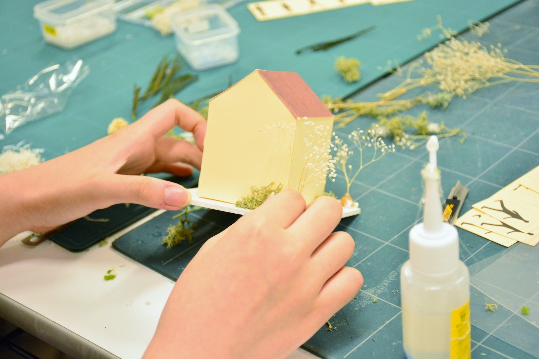 建築デザイン学科をはじめ各学科企画では パネル展示や体験コーナーも