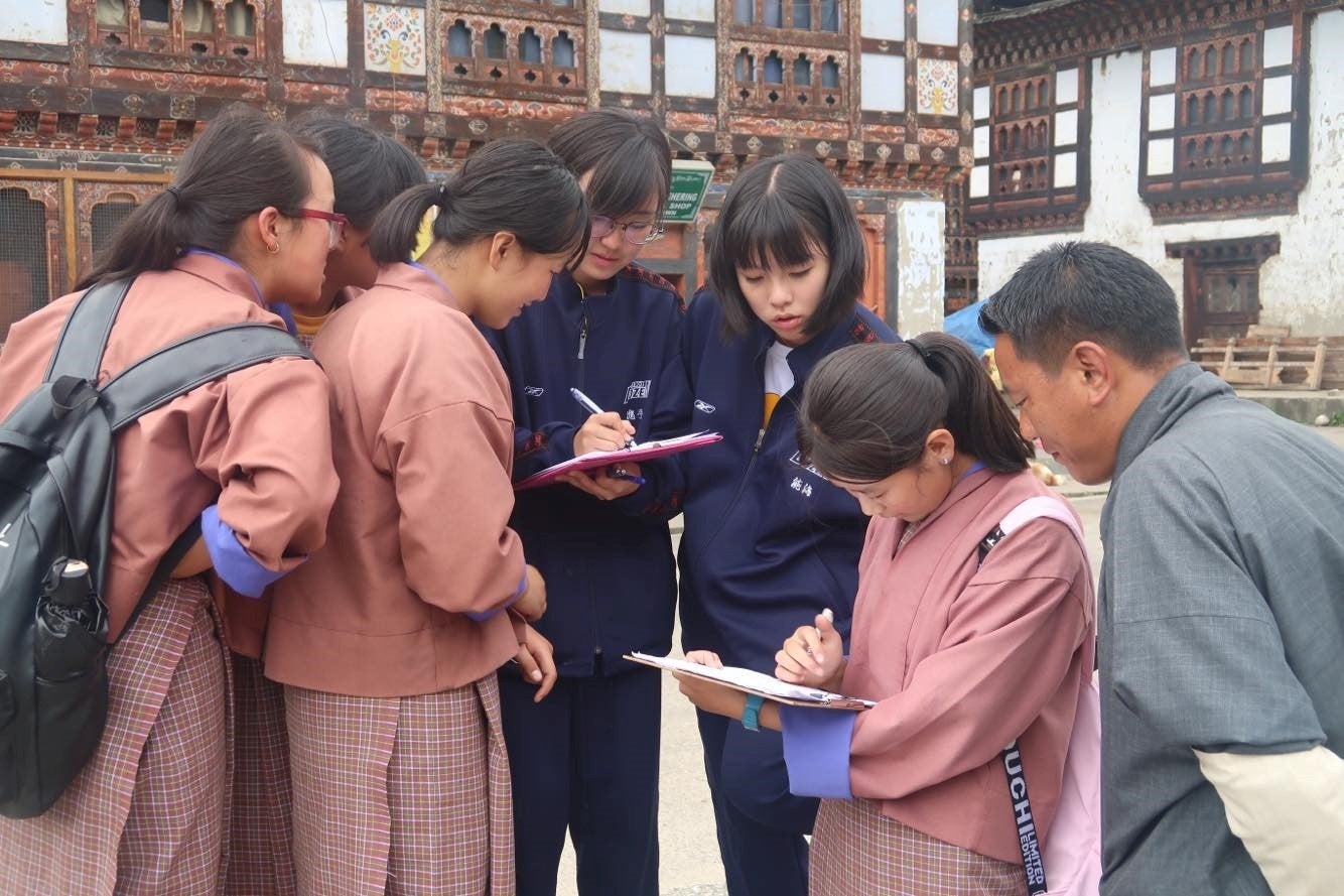 隠岐島前高校生徒とブータン王国の生徒との交流
