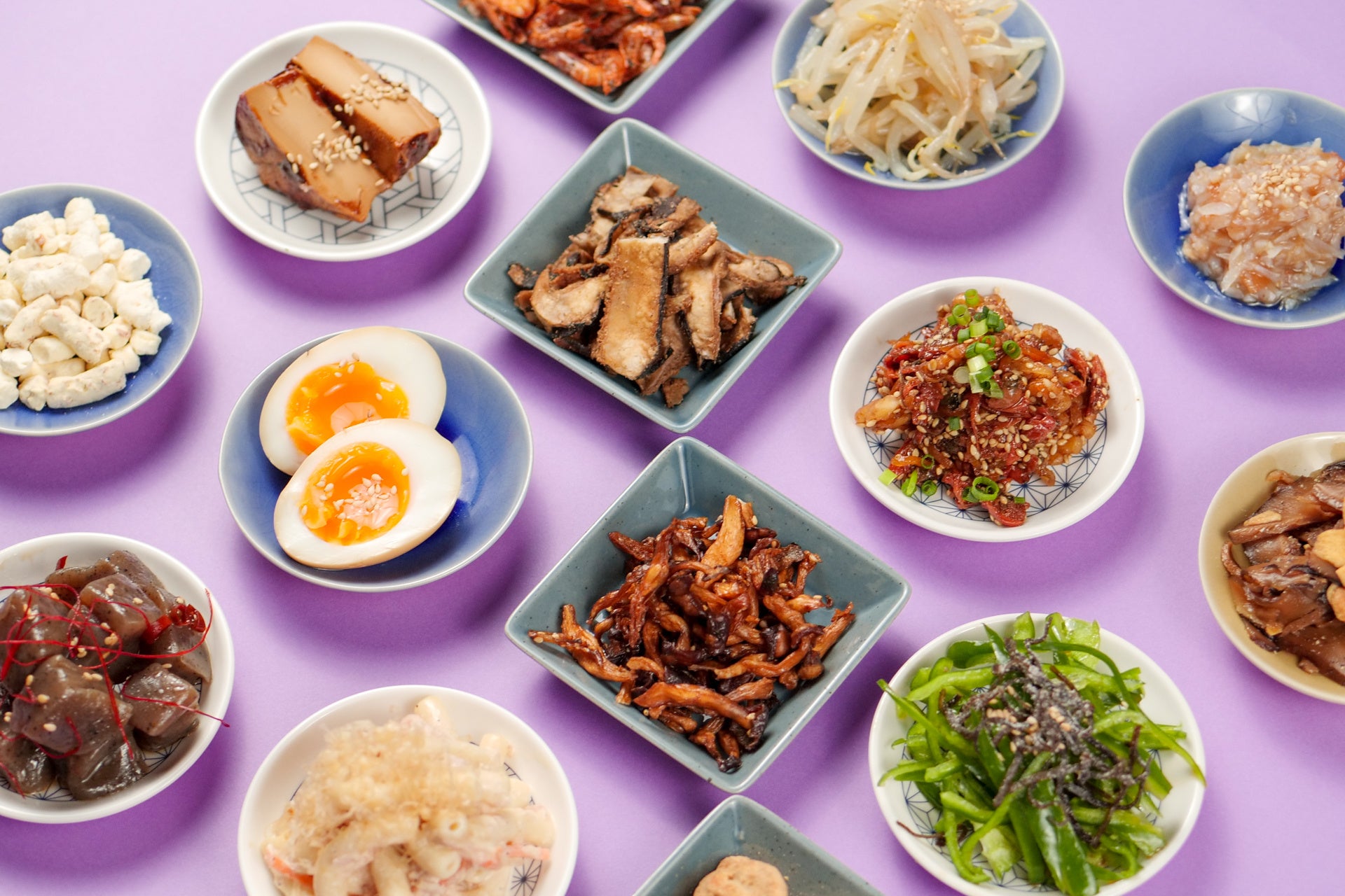 お酒に合うおつまみを多数用意 390円（税込）から