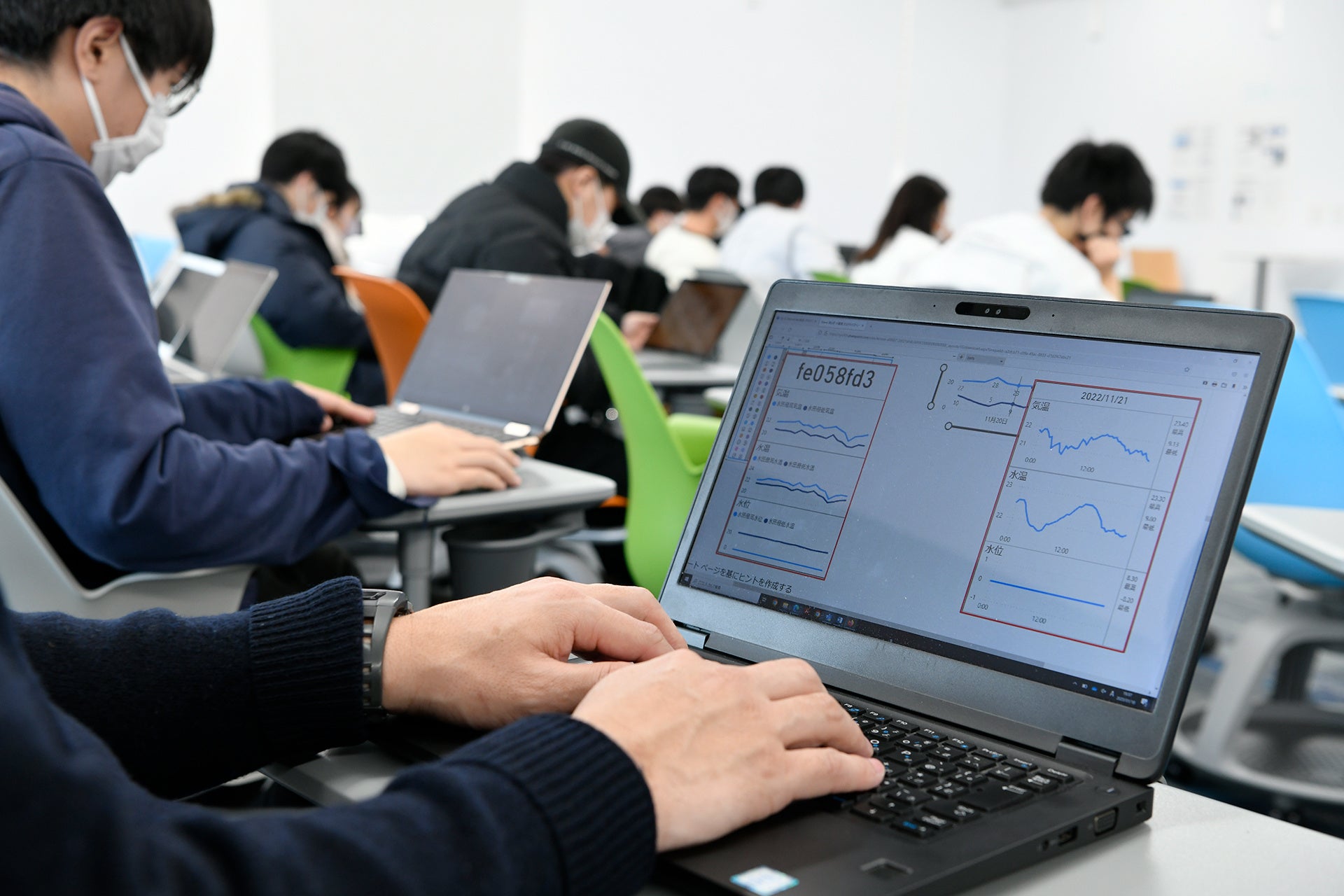 農業データを用いたレポート作成講義の様子