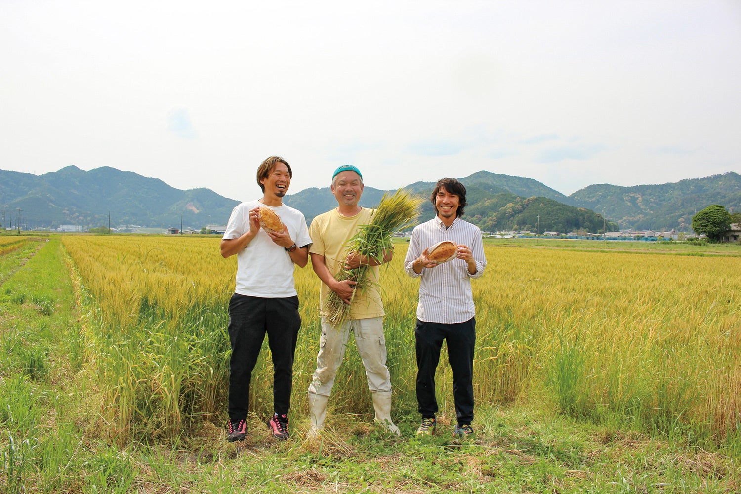 (左から)パラダイス& ランチ工場長の村松さん、丹波協同農場の近藤さん、パラダイス& ランチ代表の高木さん