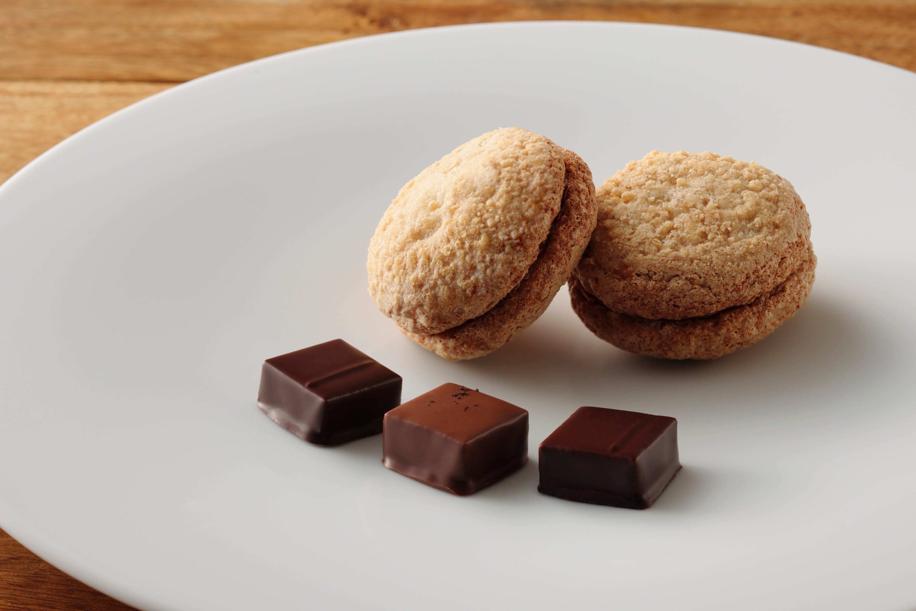 天虫花草ボンボンショコラと天虫花草ダクワーズ