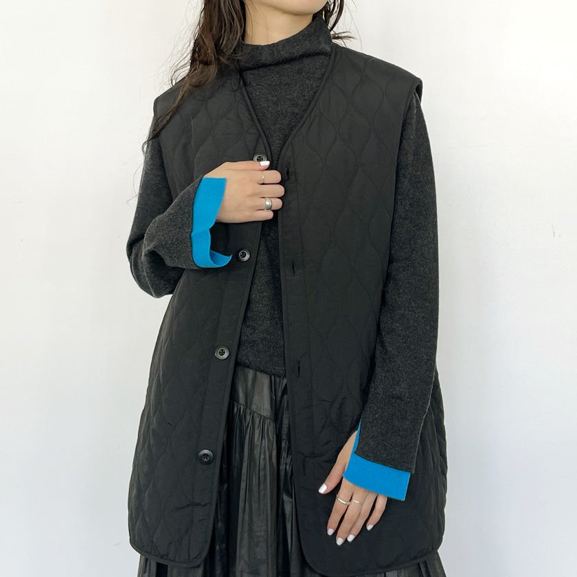 ENTOのリバーシブルベストはキルティングとボア素材