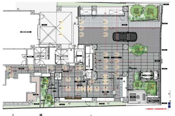 木々の緑に囲まれた周辺環境とつながりを持たせた緑あふれるエントランス