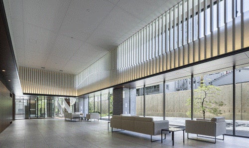 2層吹抜けのエントランスラウンジ