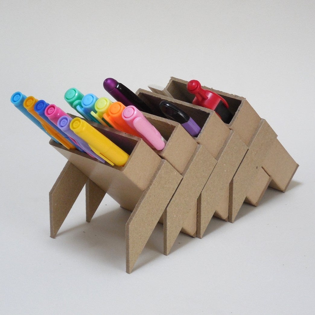 作品例：角紙管製ペンスタンド傾斜型  ／MAKESより