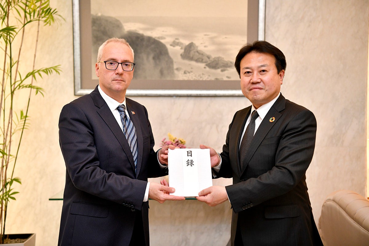 （左から）コルクット・ギュンゲン駐日トルコ大使、 文化放送 代表取締役社長 齋藤清人