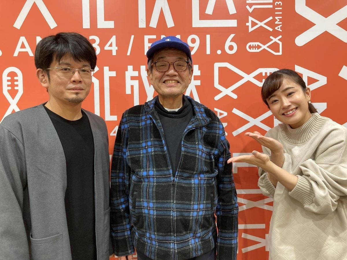 左から）森永康平、森永卓郎、甲斐彩加アナウンサー