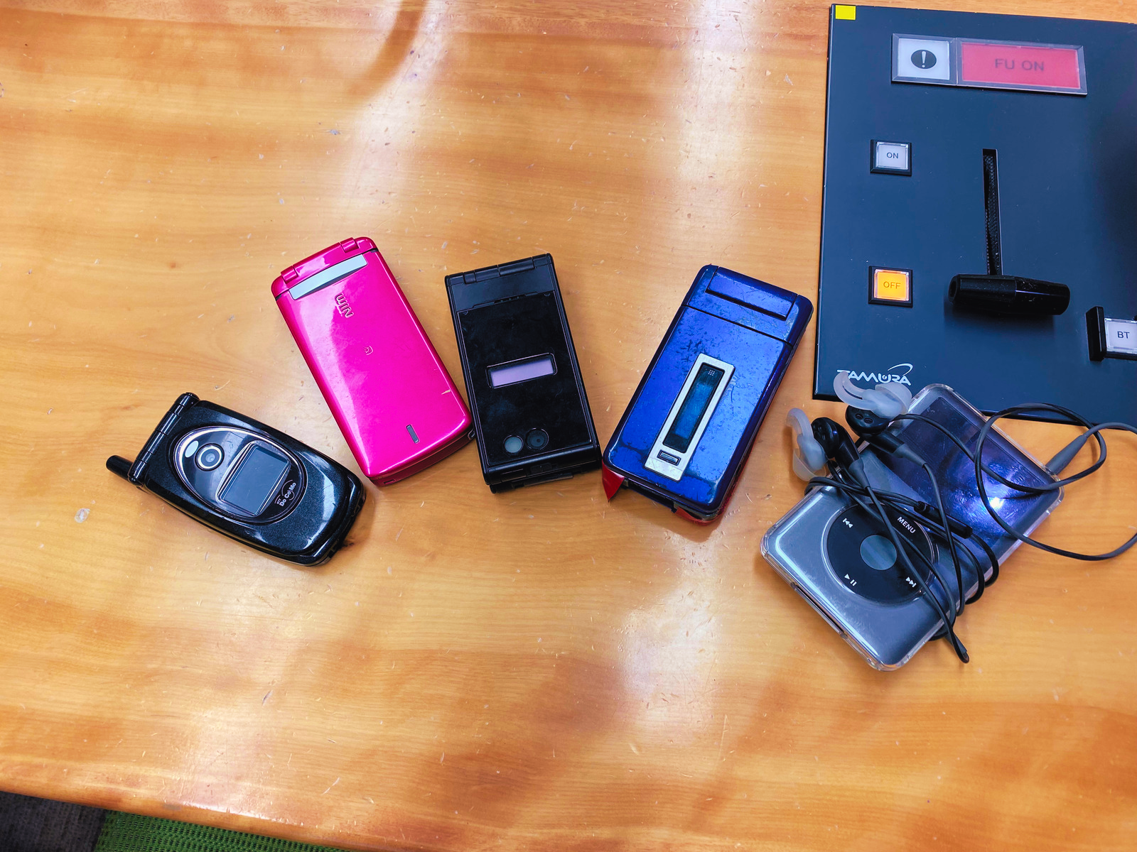 集まったガラケー