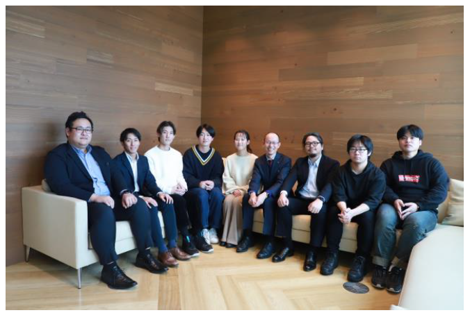 （写真）コース開始にあたり、双日関西支社にて。