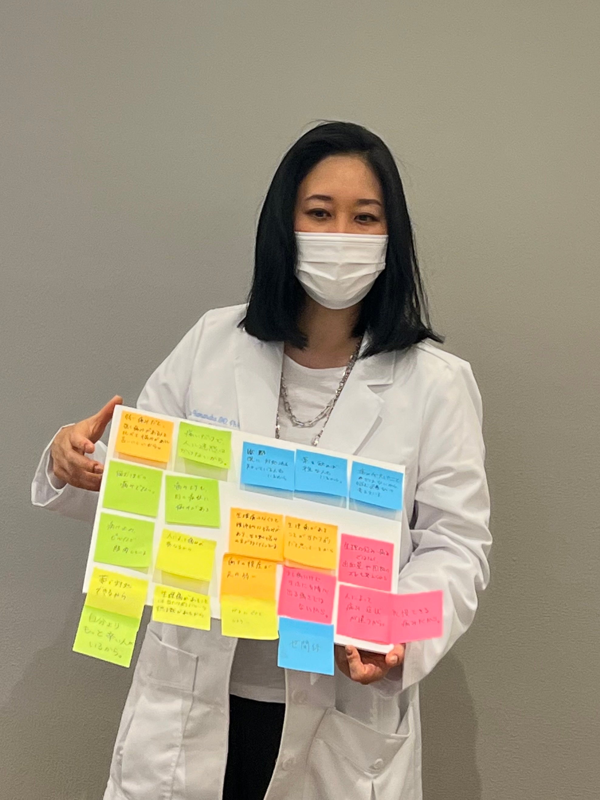 学生の回答に対してコメントする浜中聡子医師