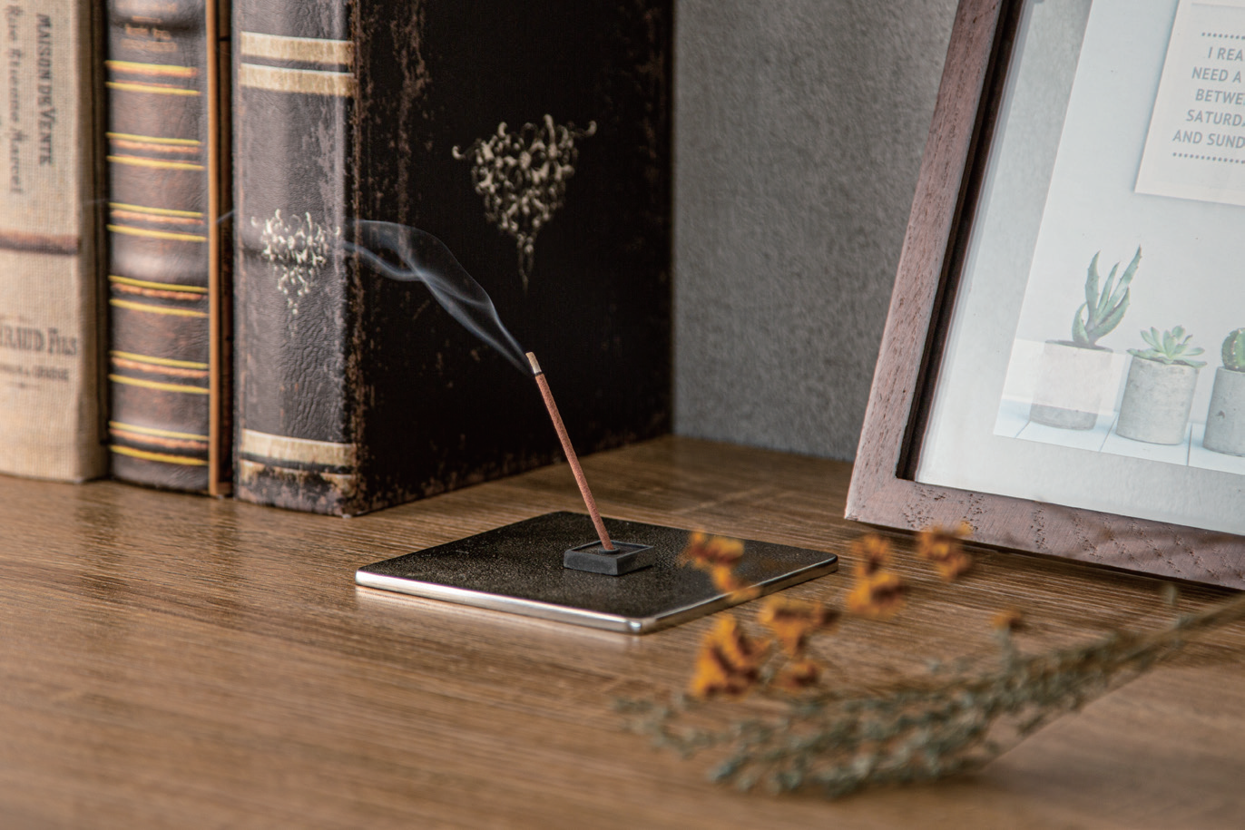 【ニトリ】日本香堂と共同開発！「ジョージ」シリーズのお香が新登場。全５種類の香りで、燃焼時間は約10分。アロマディフューザーやキャンドルも取り揃え。価格は399円から。