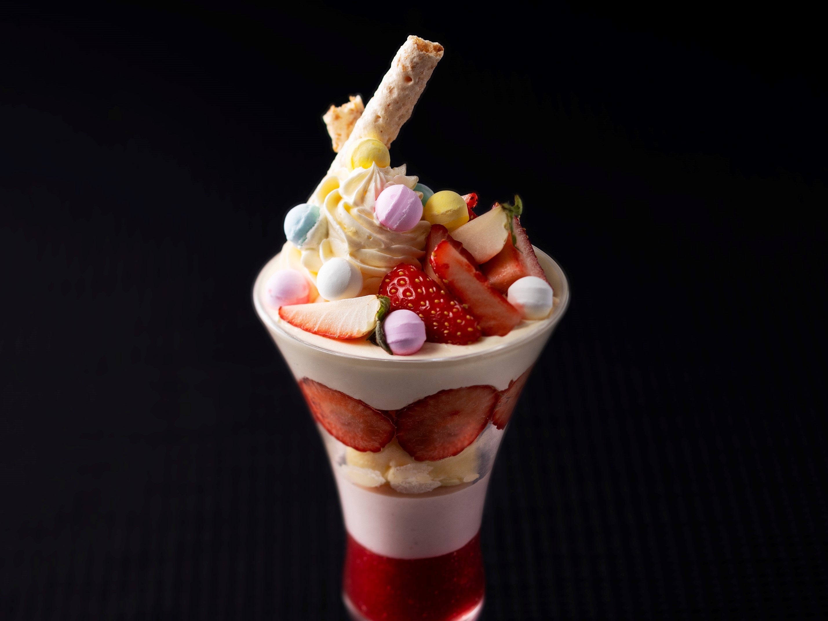 紅クイーンの苺パフェ