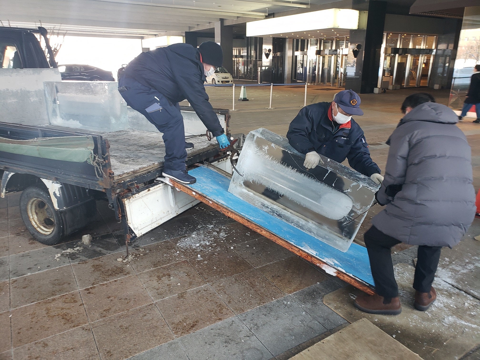 1月28日（金）氷柱搬入の様子