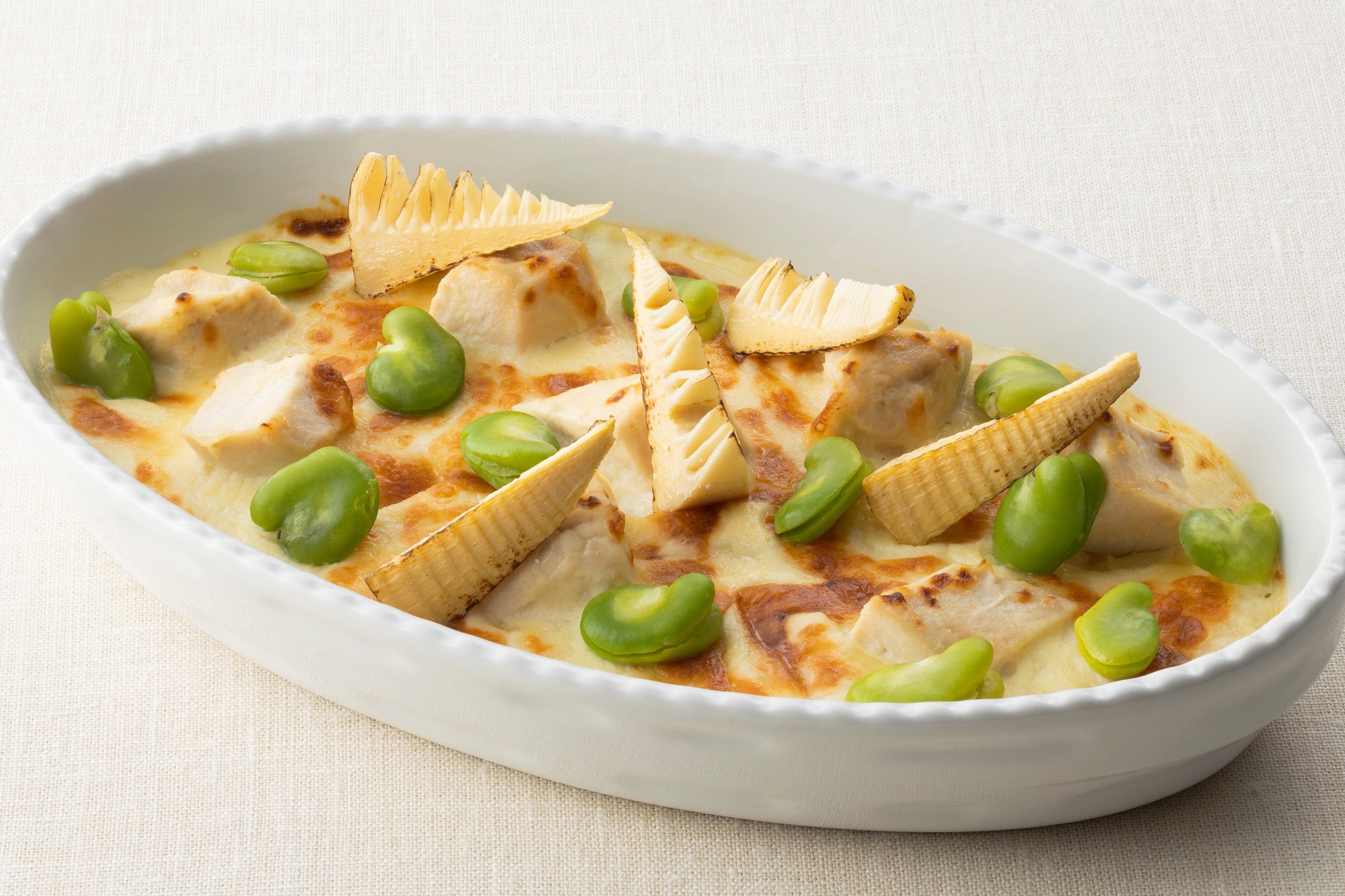 チキンと空豆、筍のクリームグラタン