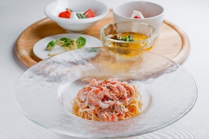紅ズワイガニとフルーツトマトの冷製パスタ 前菜4種（メニュー例）