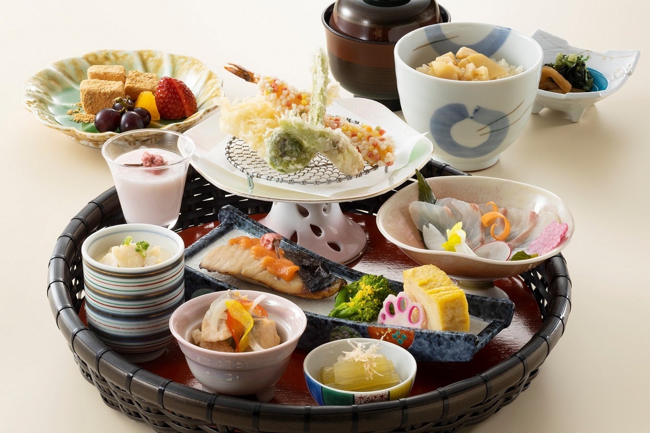 弥生の春爛漫篭御膳