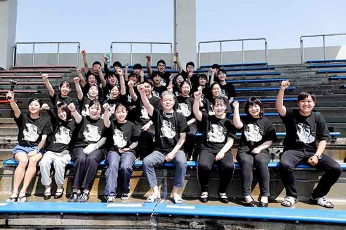 入社式に挑む新入社員たち