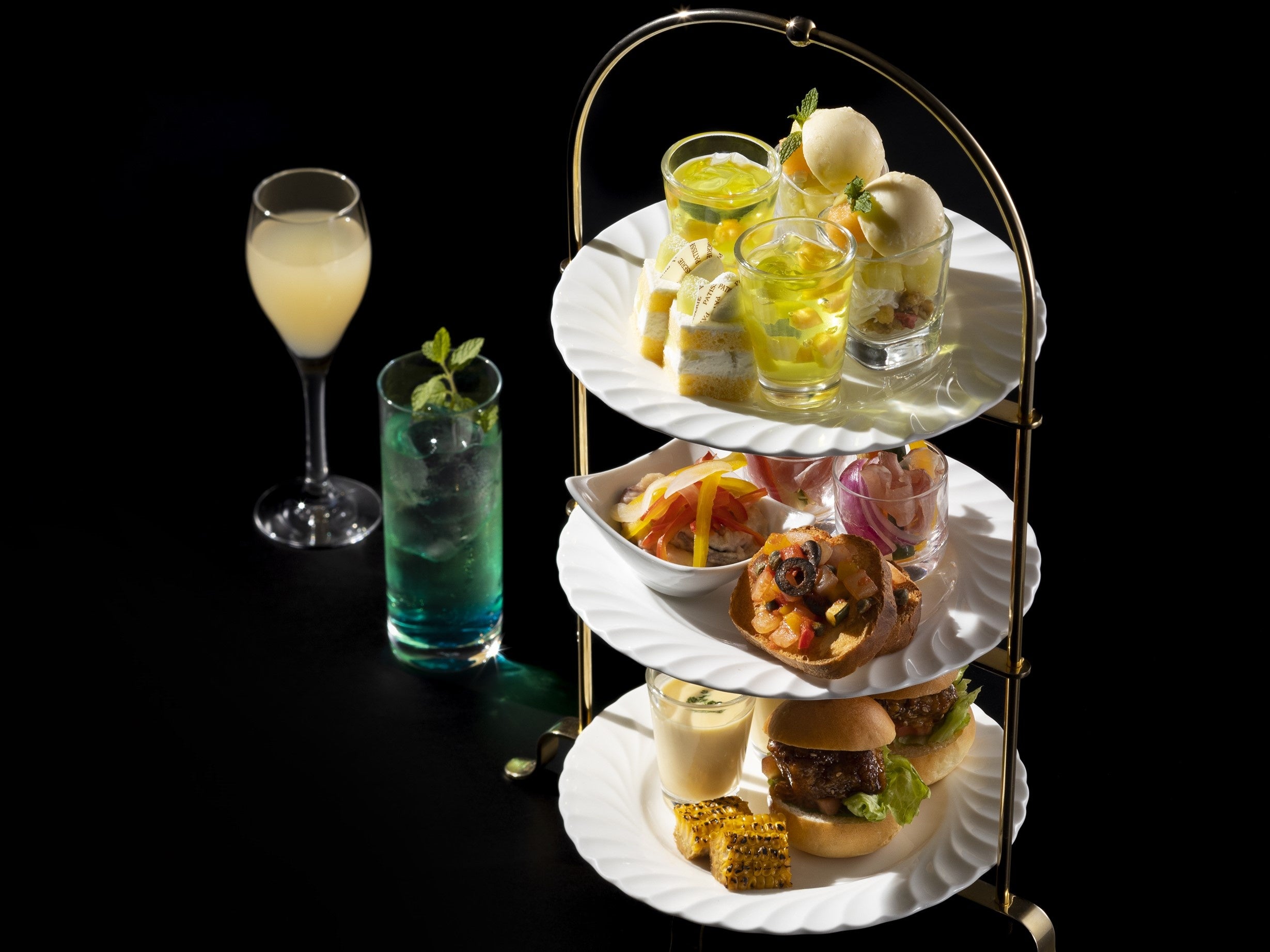 「夜のアフタヌーンティー」