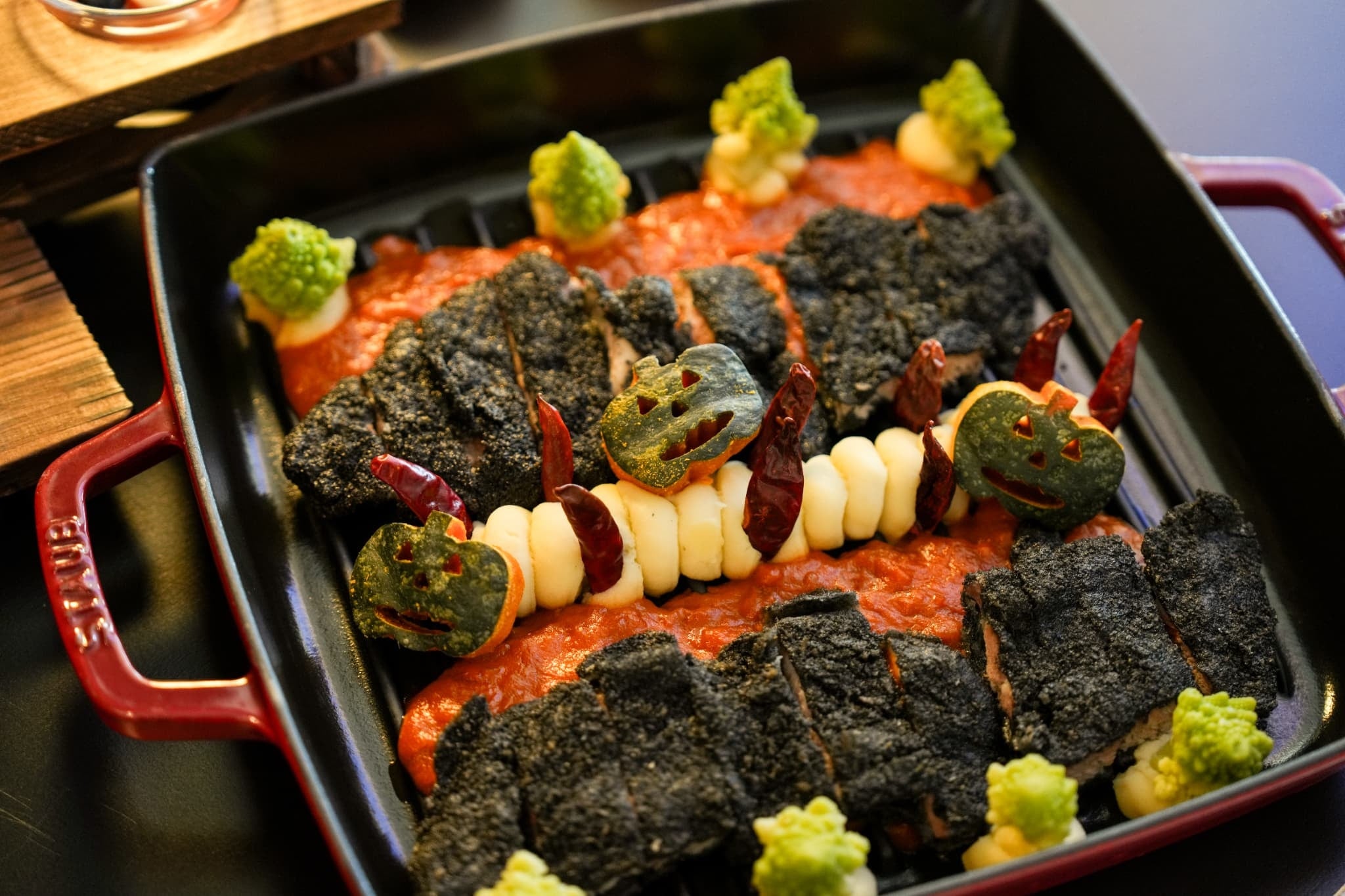 神戸ポークの悪魔風カツレツ怒りんぼソース