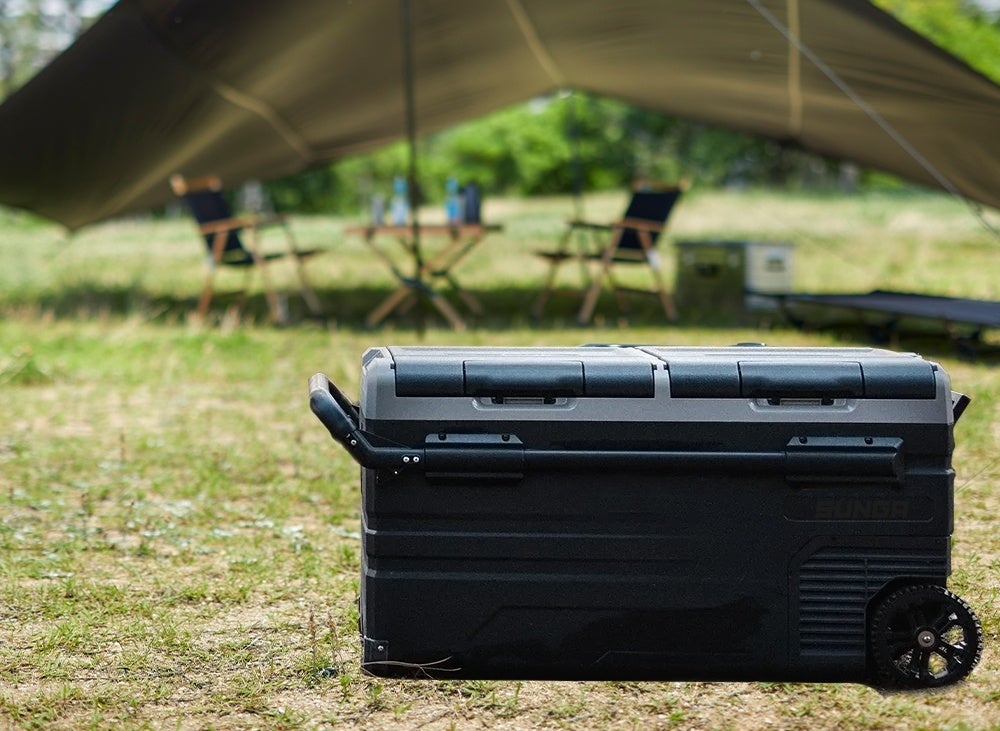 SUNGA 車載冷蔵庫 75L バッテリー内蔵 ポータブル冷蔵庫 Amazon | SUNGA 車載冷蔵庫 75L バッテリー内蔵 キャリー