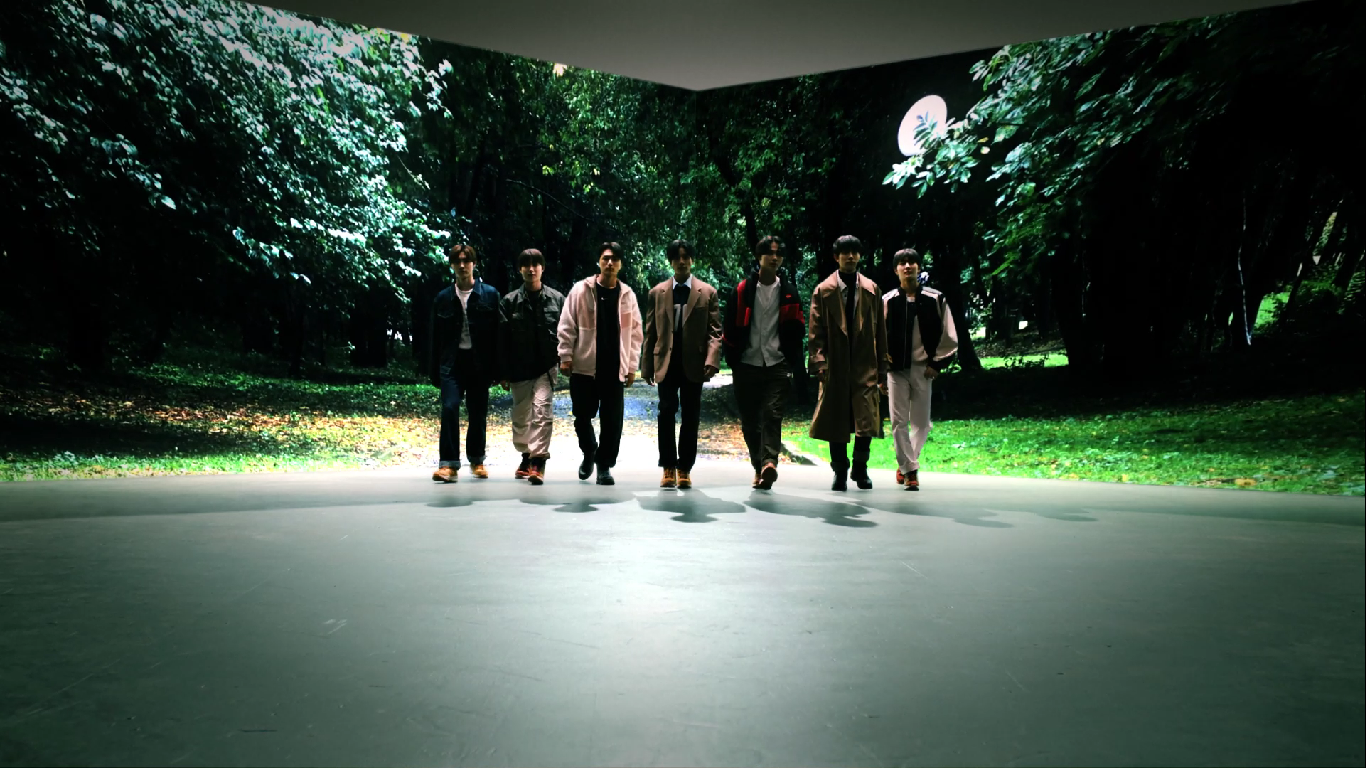 ENHYPEN”がストリートからトレイルまで歩みを止めない様子に注目