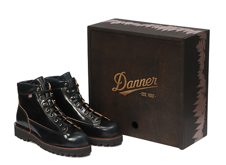 革のダイヤモンド」シェルコードバンを贅沢に使用した最高級のDANNER