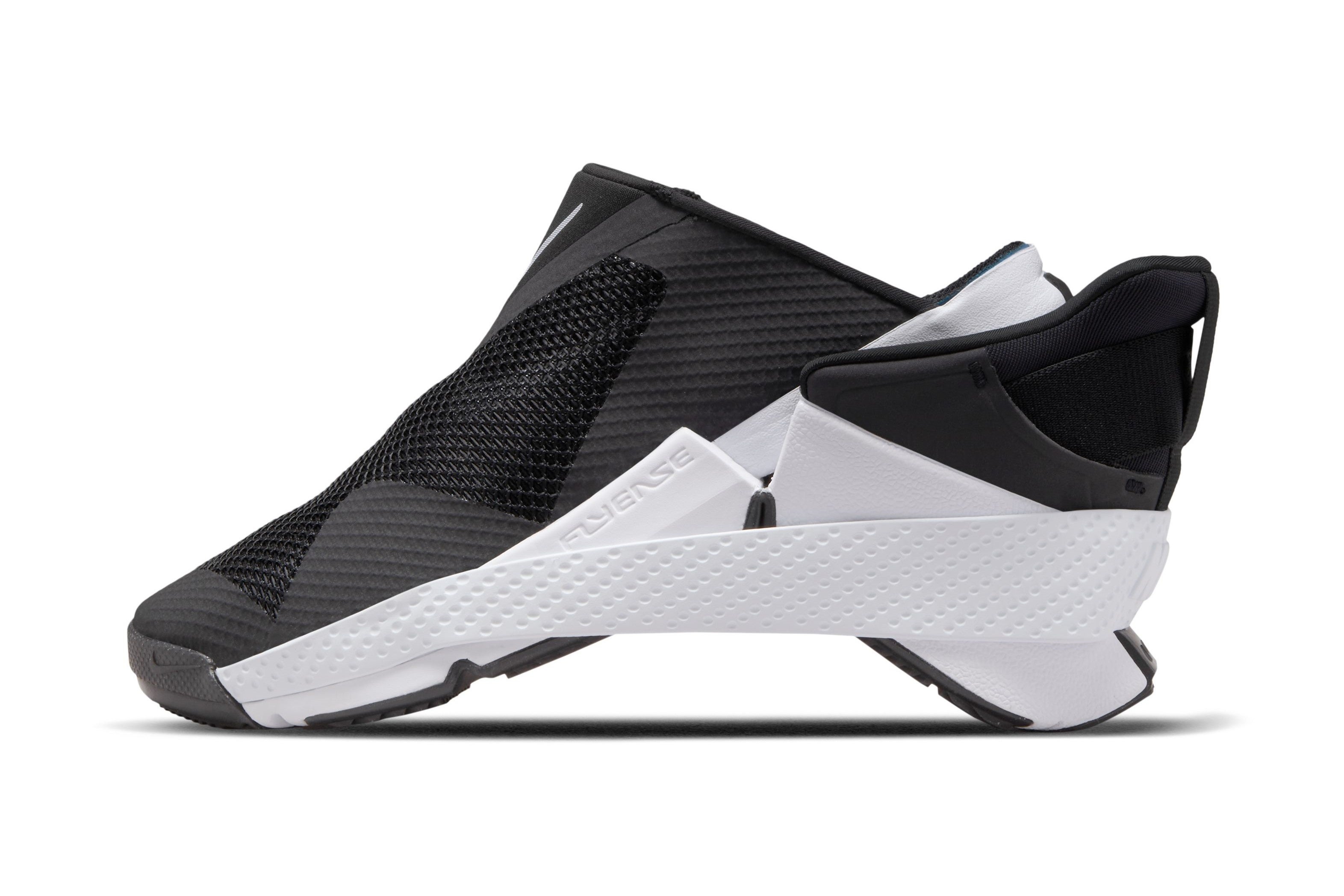 独自開発のシルエットも着脱後の気持ちも “履けば変わる。” NIKEの