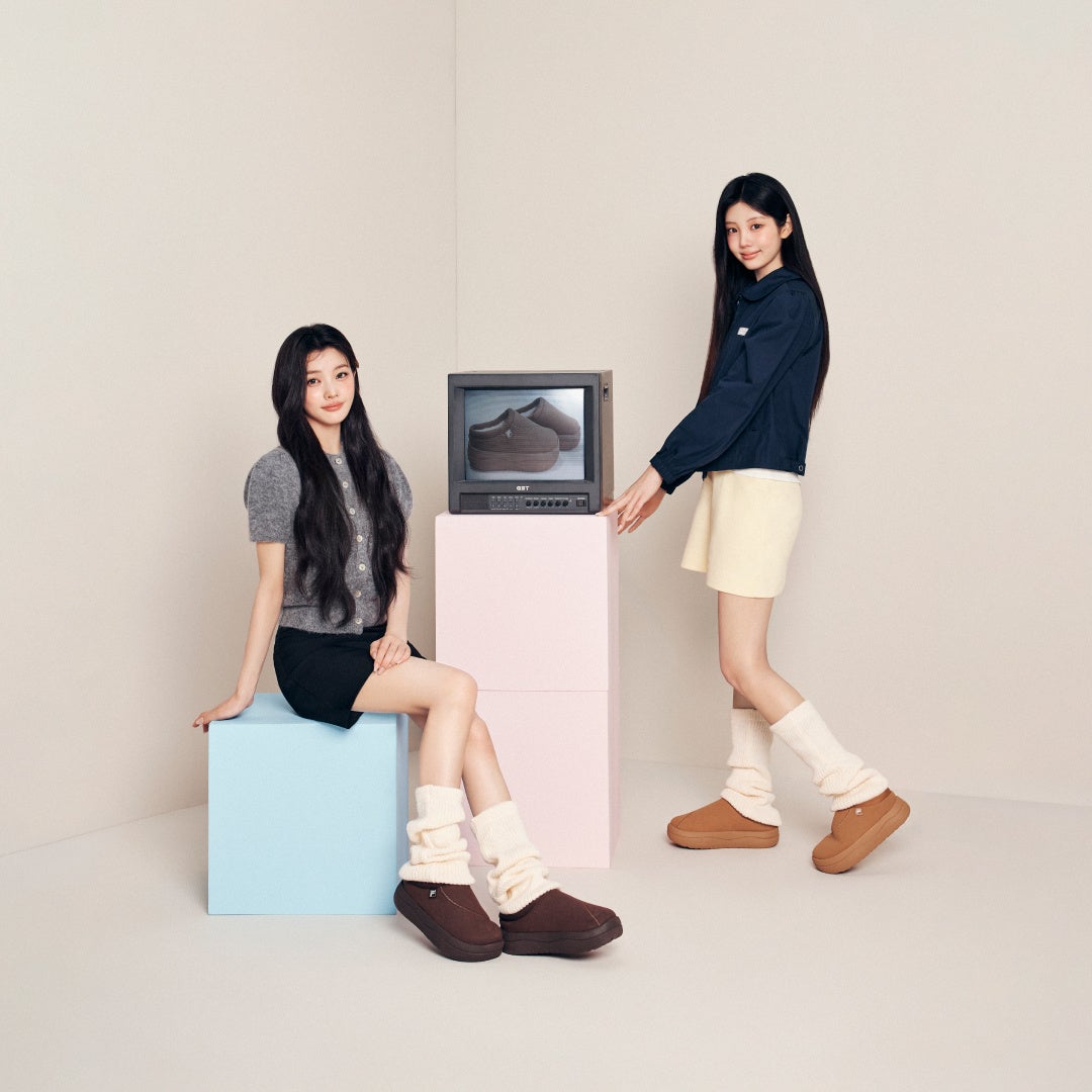 ILLITの新ビジュアル公開!ABCマート限定のFILAふんわり厚底ミュール「PUFFER PLATFORM MULE LJ」が登場