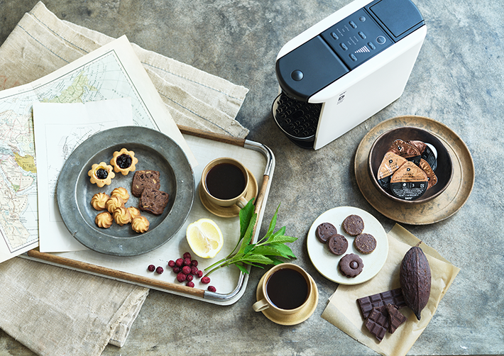 6月の「旅するコーヒーマリアージュ」セット（※画像はイメージです。セット品にマシンは含まれません。） 