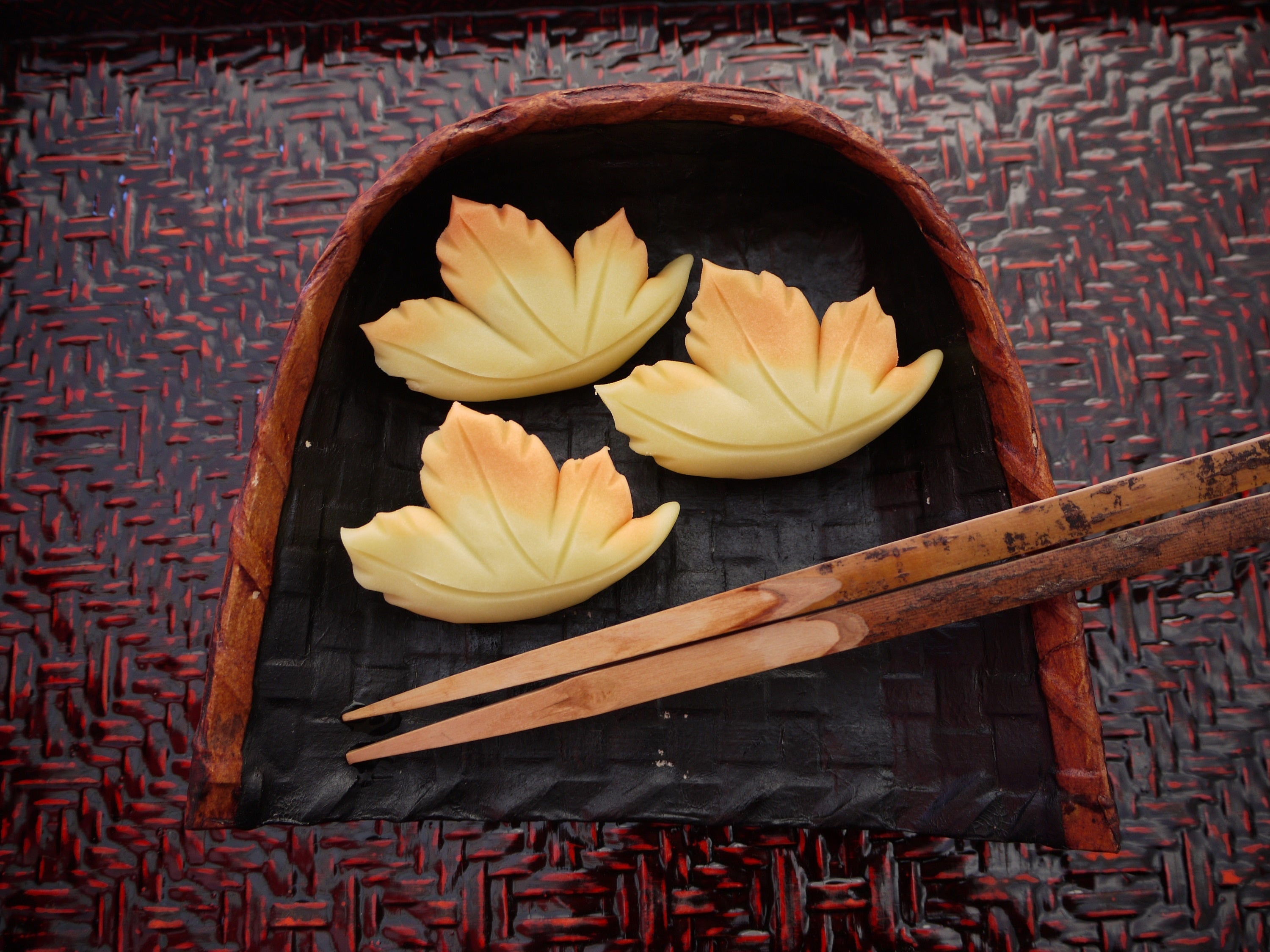 各流派で様々な茶菓子が楽しめる