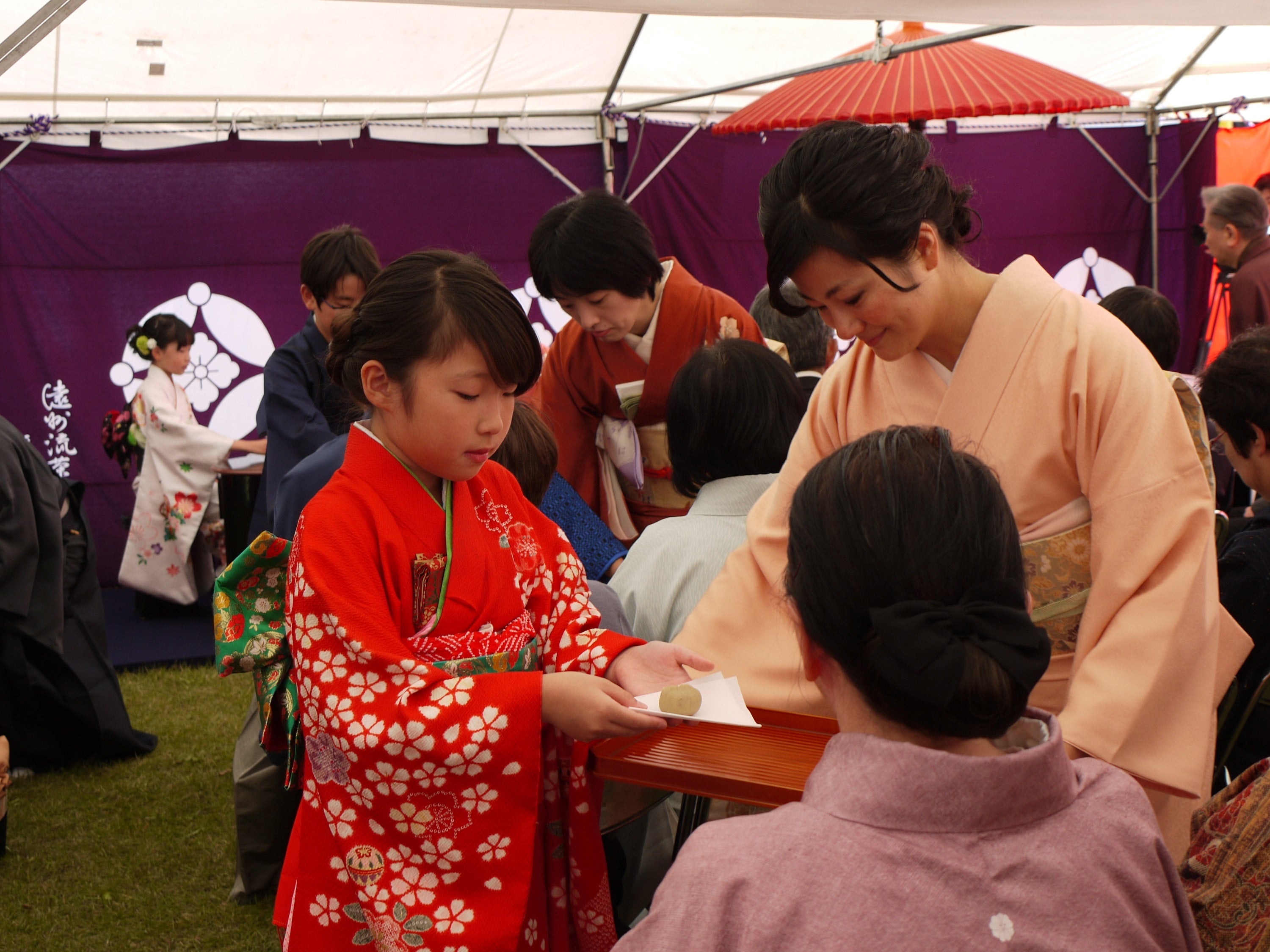 茶席ではお抹茶と茶菓子でおもてなし
