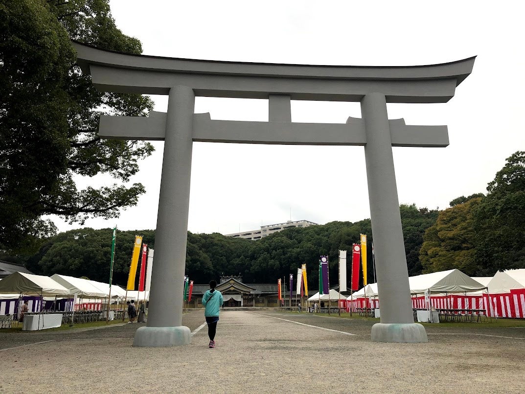 護国神社境内・参集殿には６流派の特設茶席