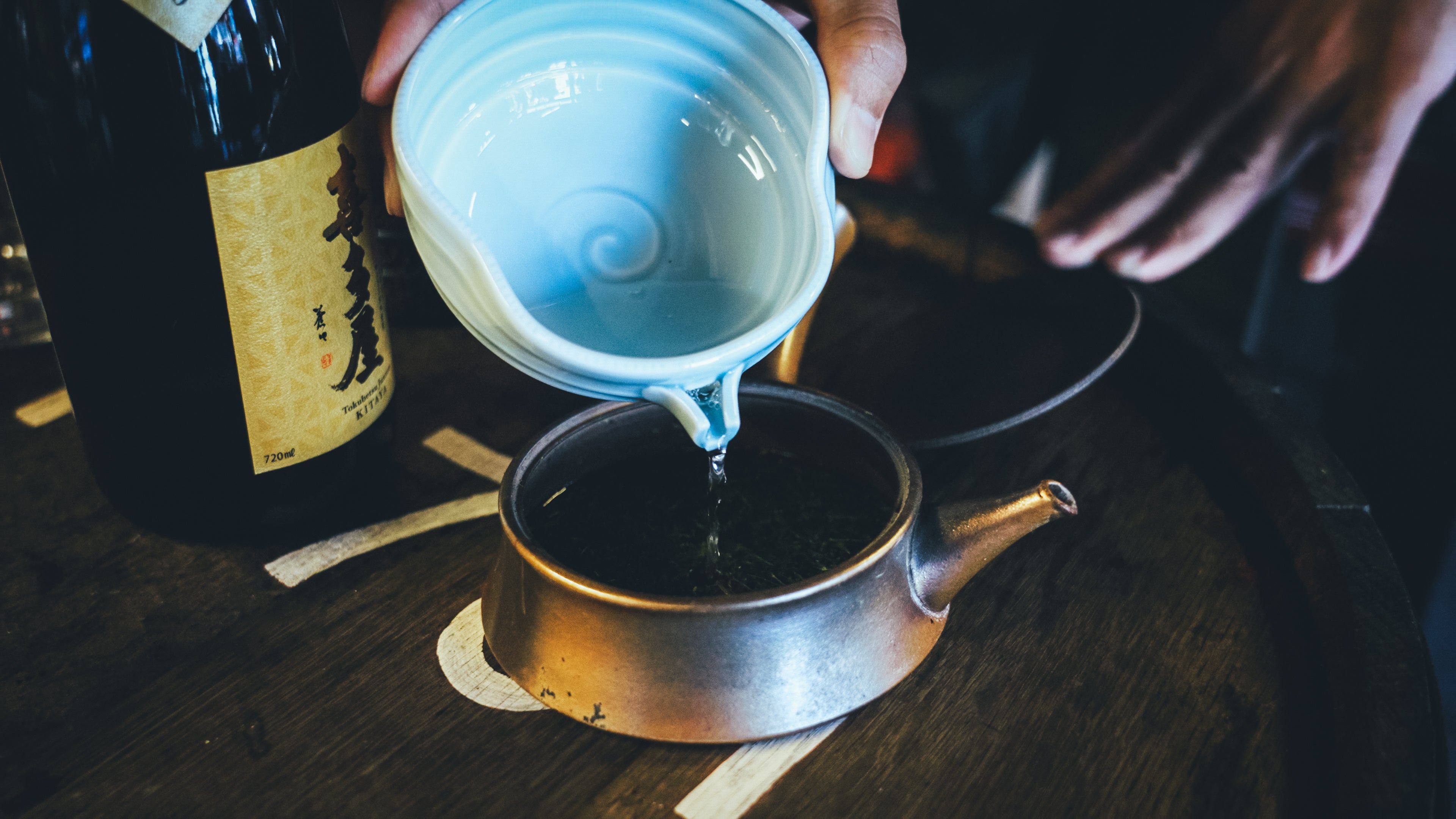 お酒でお茶を淹れる？新感覚の茶の宴