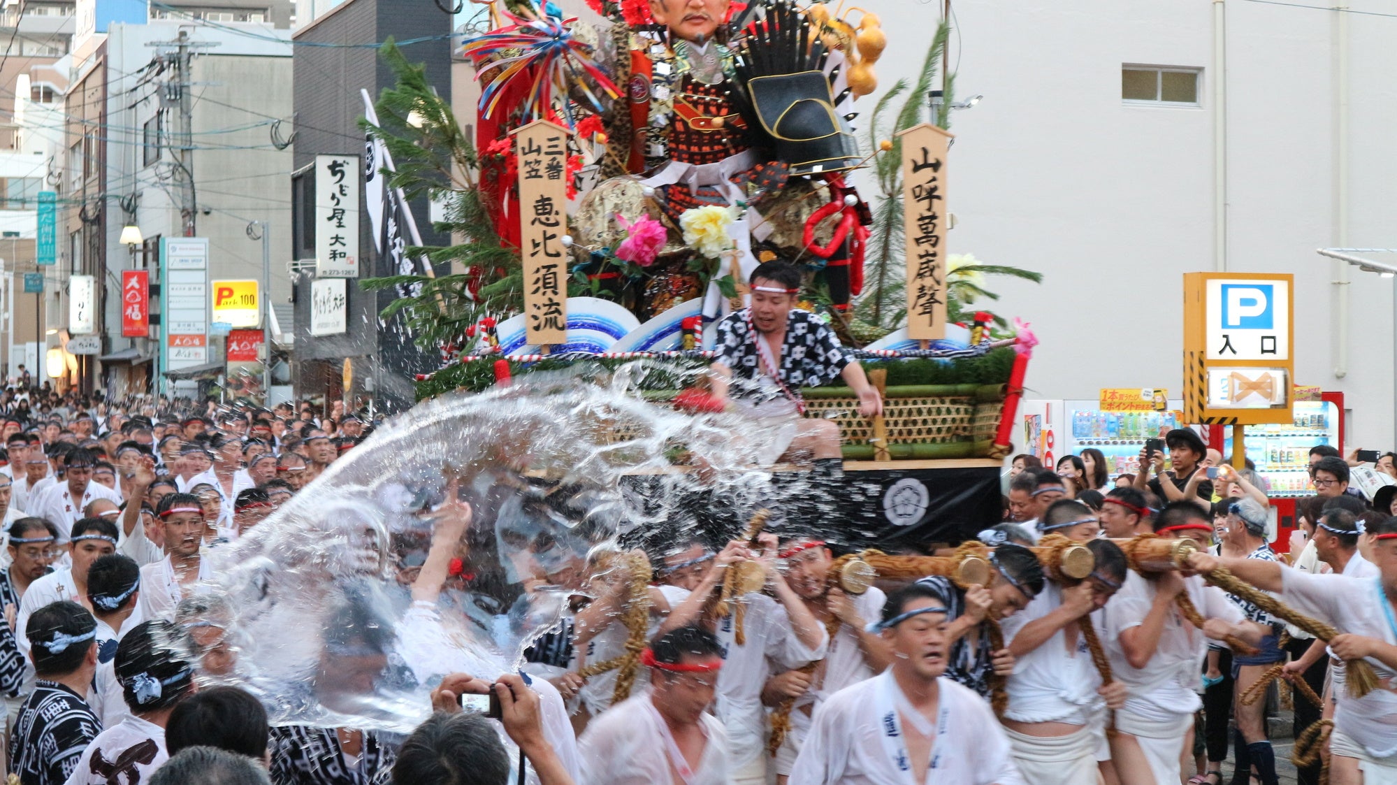 人気墨絵アーティスト・西元祐貴が博多祇園山笠にて楠木正行の