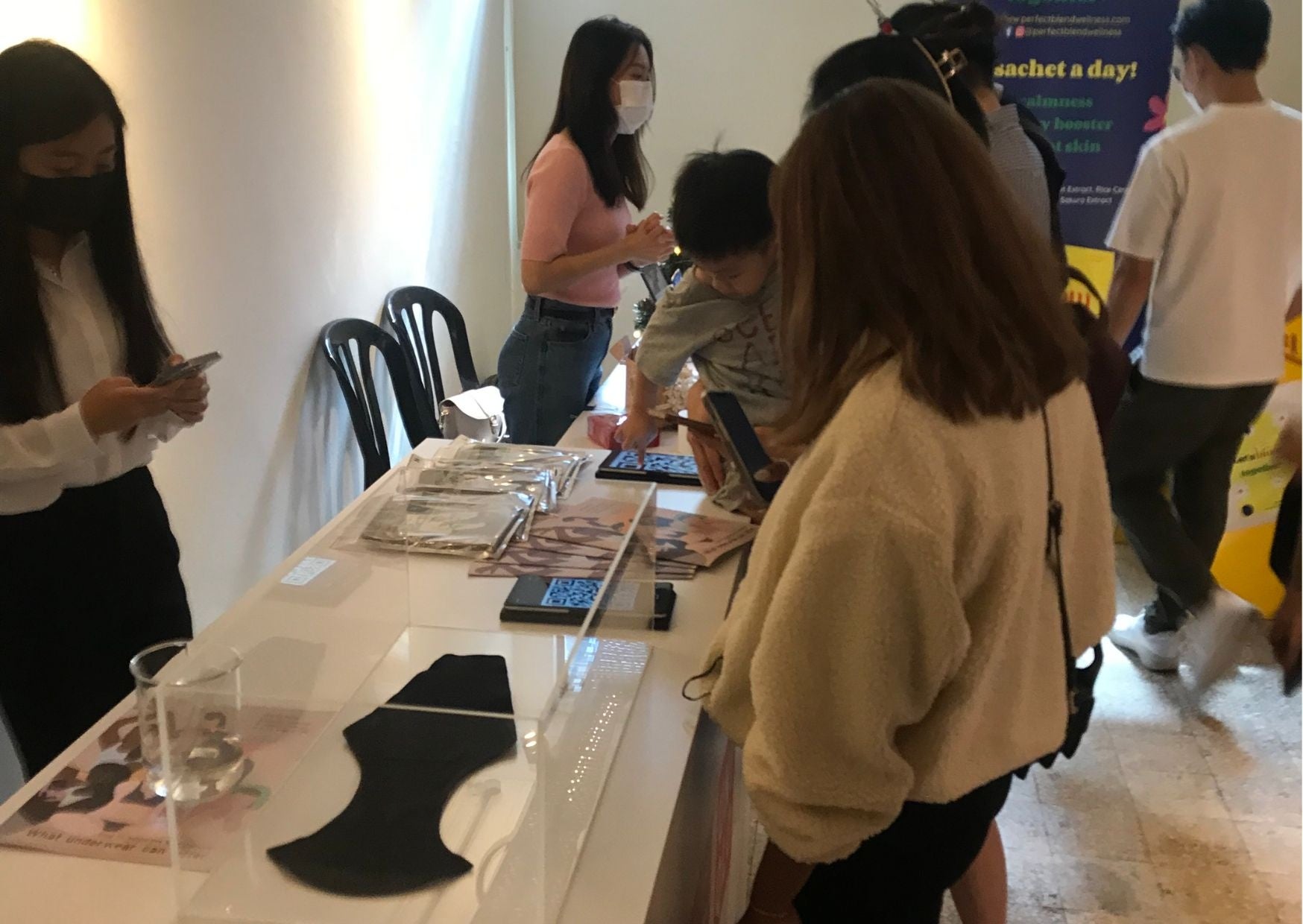 UNIQLO（ユニクロ）エアリズム吸水サニタリーショーツのデモンストレーション