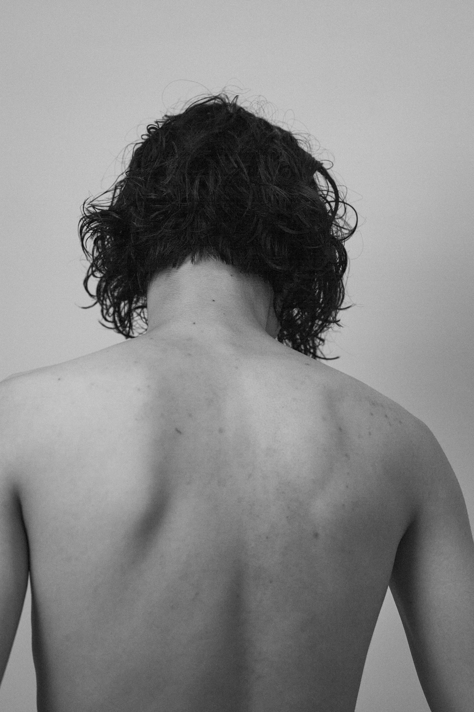 『Men’s PREPPY』2023年11月号／白と黒のグラデーションで魅せる　ヘアフォト・クリエイション。