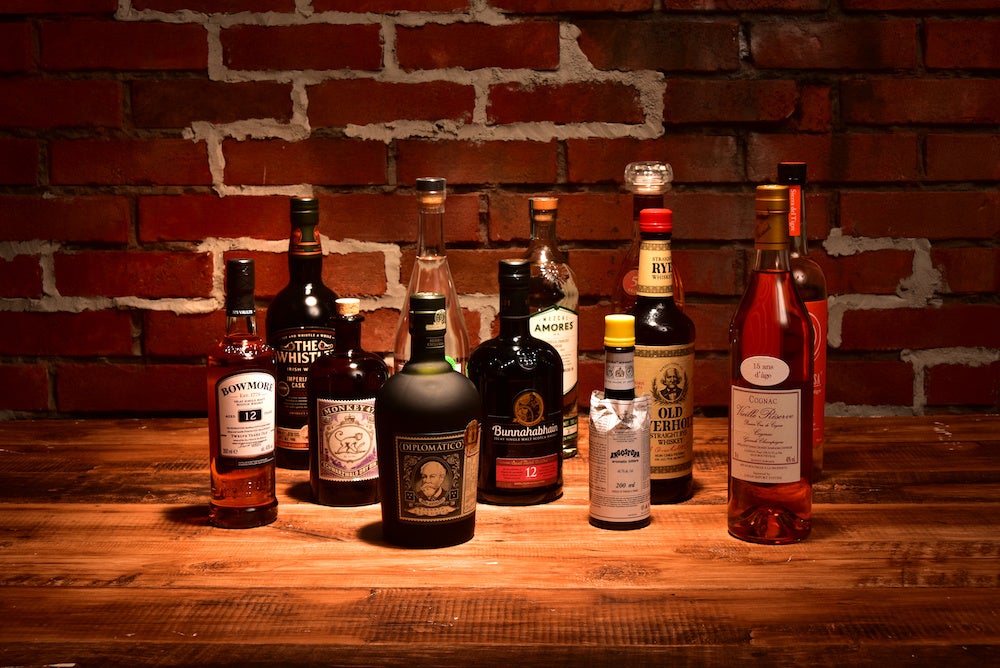 『Lightning(ライトニング)』2022年4月号「ジーパンを脱がさないで。」／第2特集「強いお酒で夢気分。」