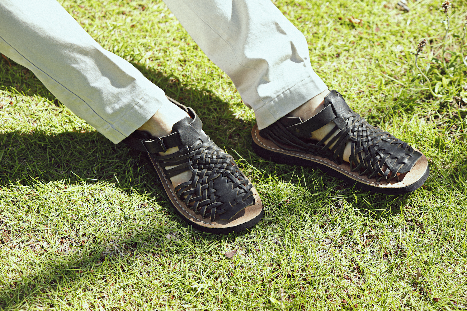 『2nd』2022年8月号｜夏の断然革靴派はレザーサンダルを選ぶ