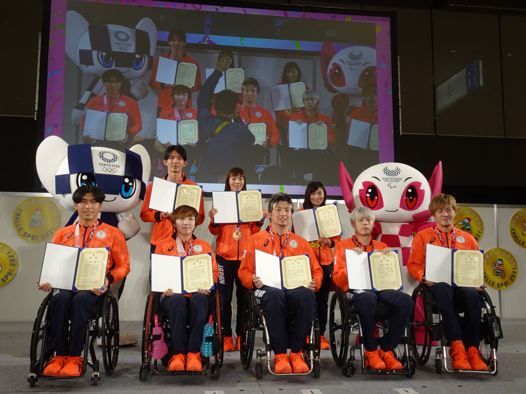 顕彰式(記念撮影の様子)