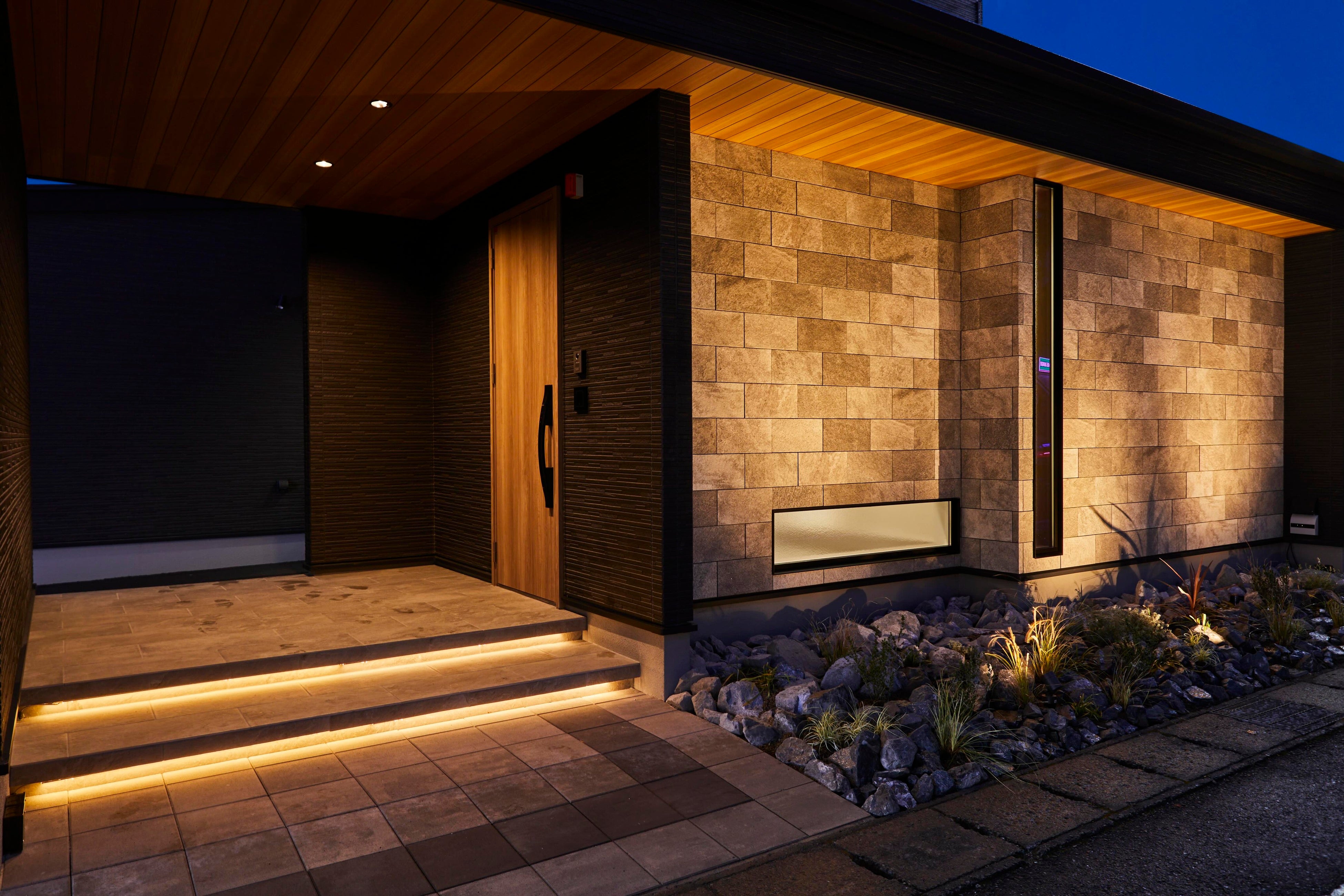 玄関ポーチ・外壁タイル