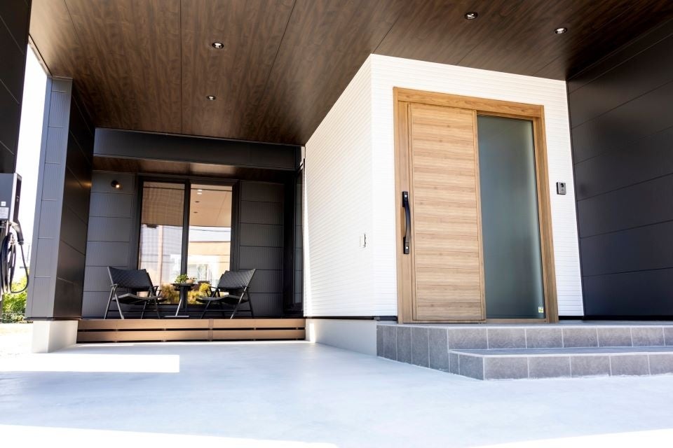 ビルトインガレージ＆ウッドデッキ