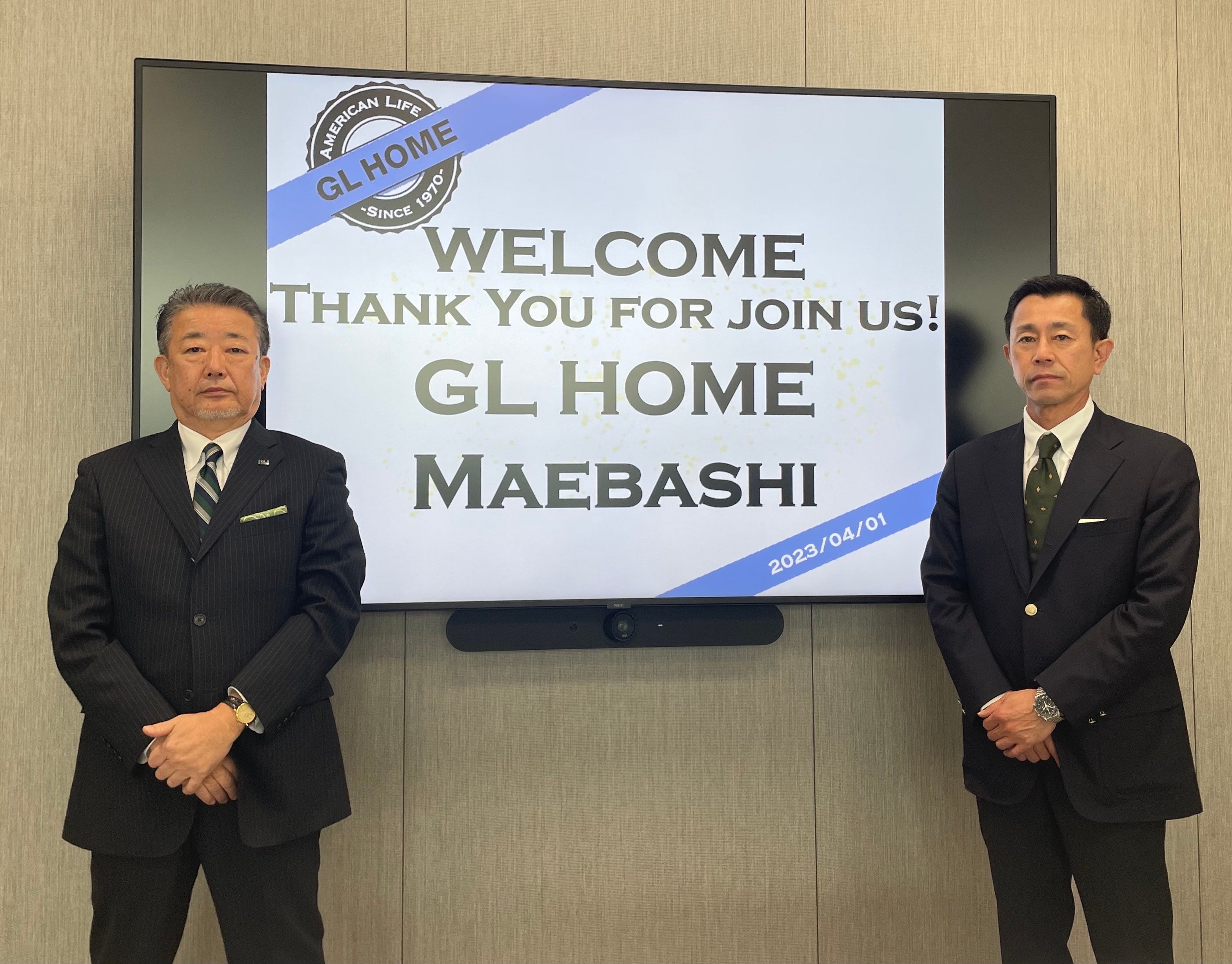 (左)ファン・ビルダーズ社長 久保田 卓 　(右)当社 代表取締役社長 加嶋 伸彦