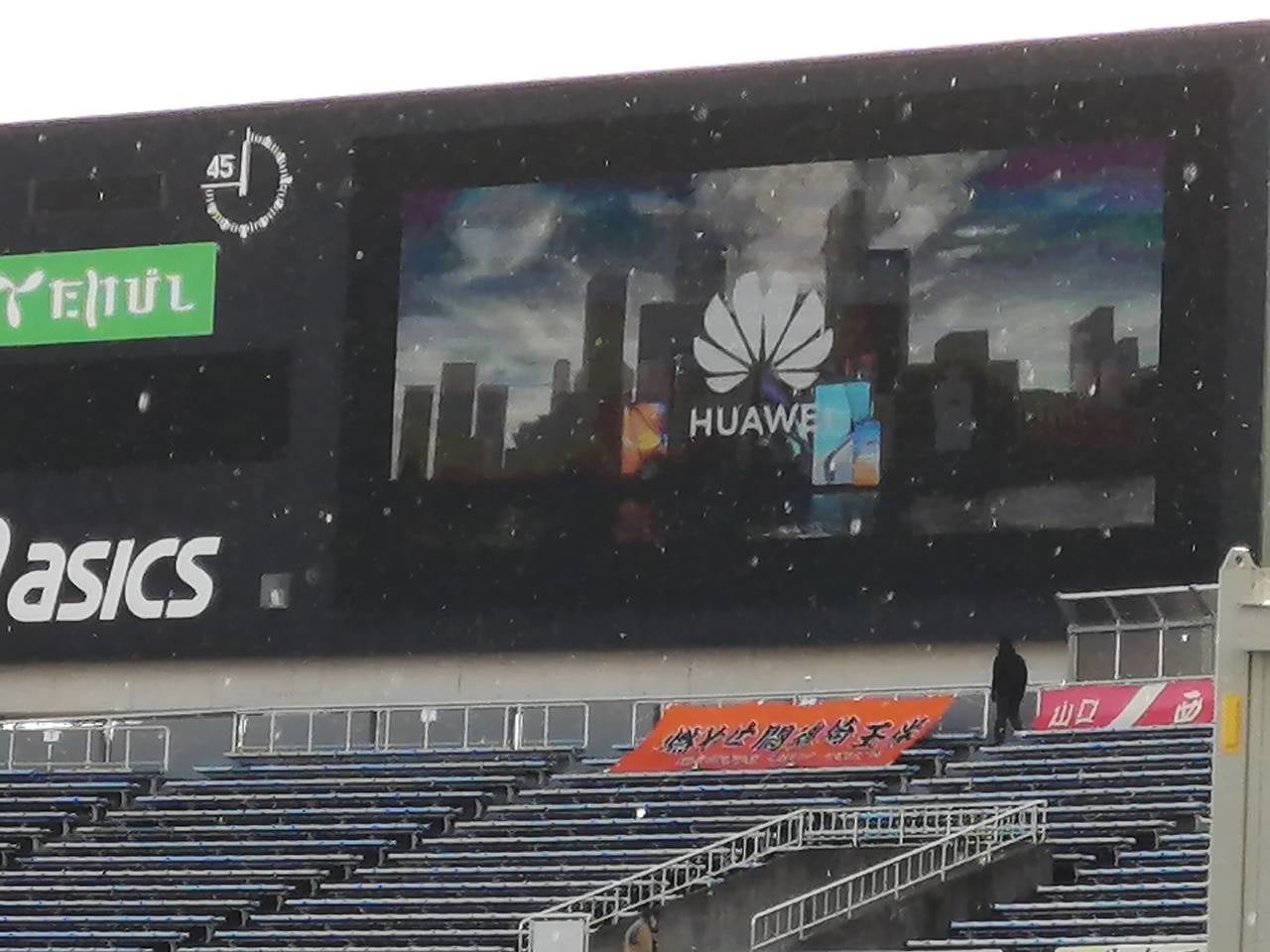 大型スクリーンで流れるCM