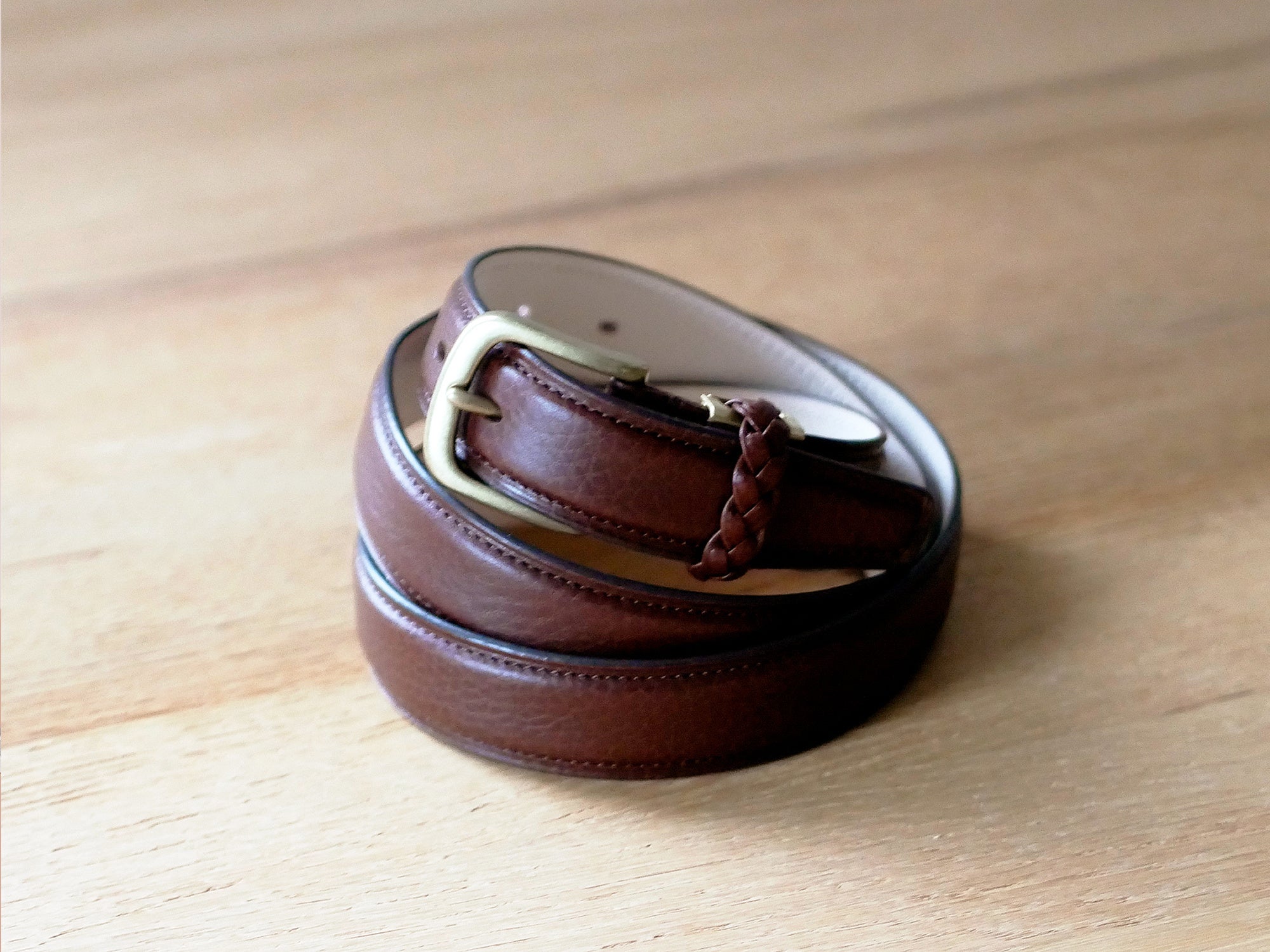 ベルトの裏面には滑りの良い「ドイツ産のヌメ吟擦り」を使用しました。